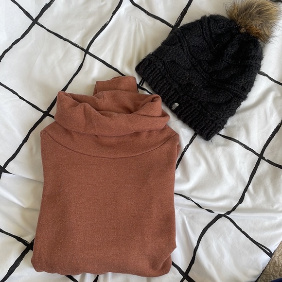 Cowl neck Pullover 🦩🌟 - Picture 2 of 7